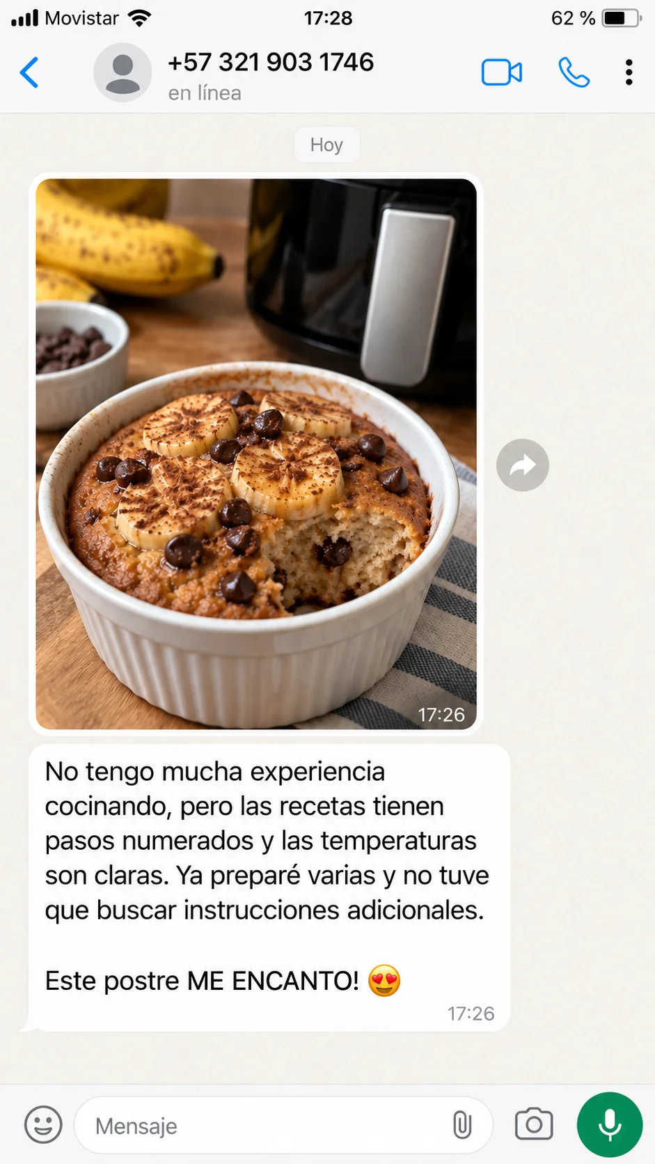 Mensaje de WhatsApp de una clienta con foto del postre de banana y avena que preparó en la air fryer